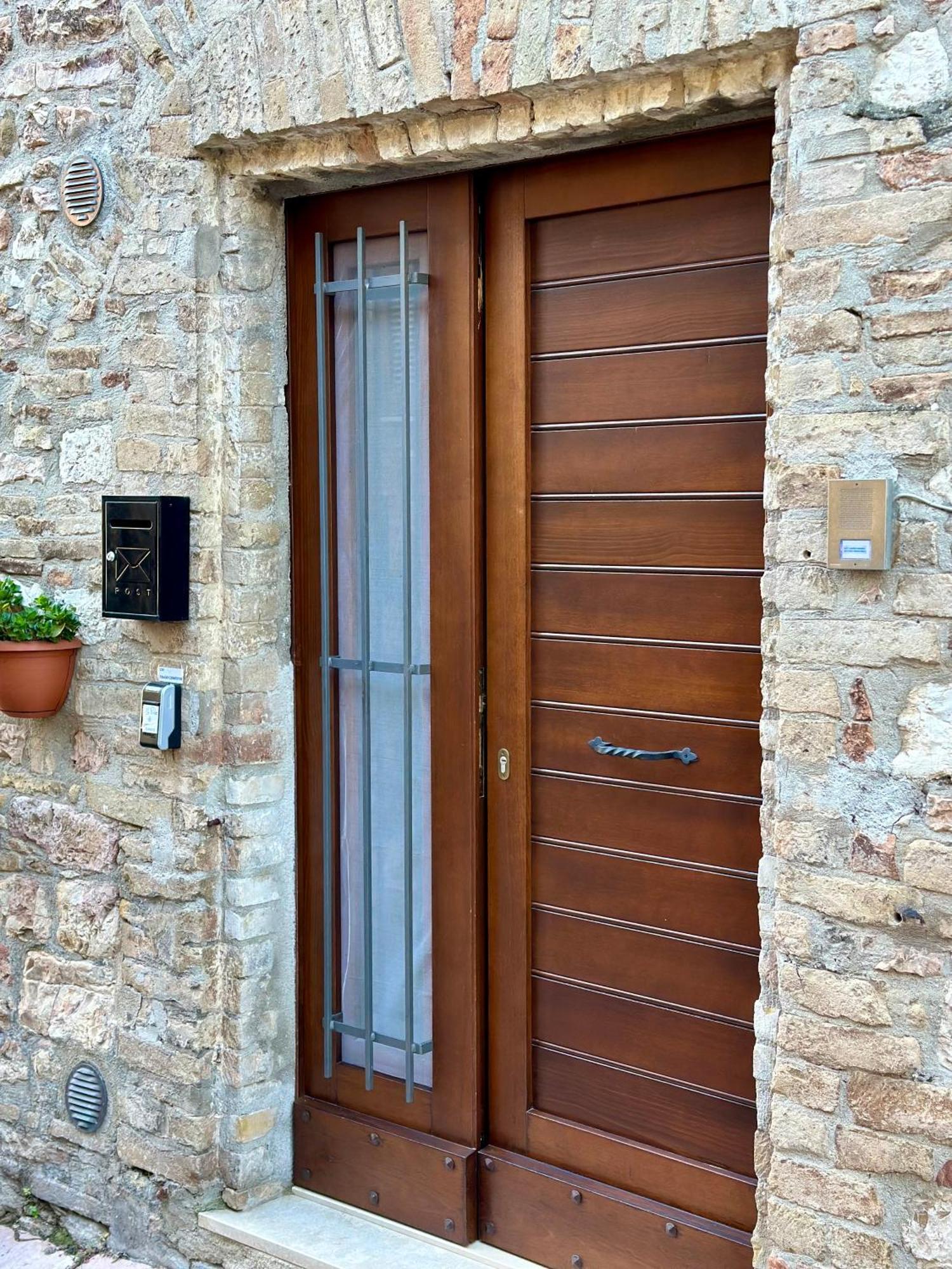 La Perla Di Tamara-Assisi Blu Apartment Bagian luar foto