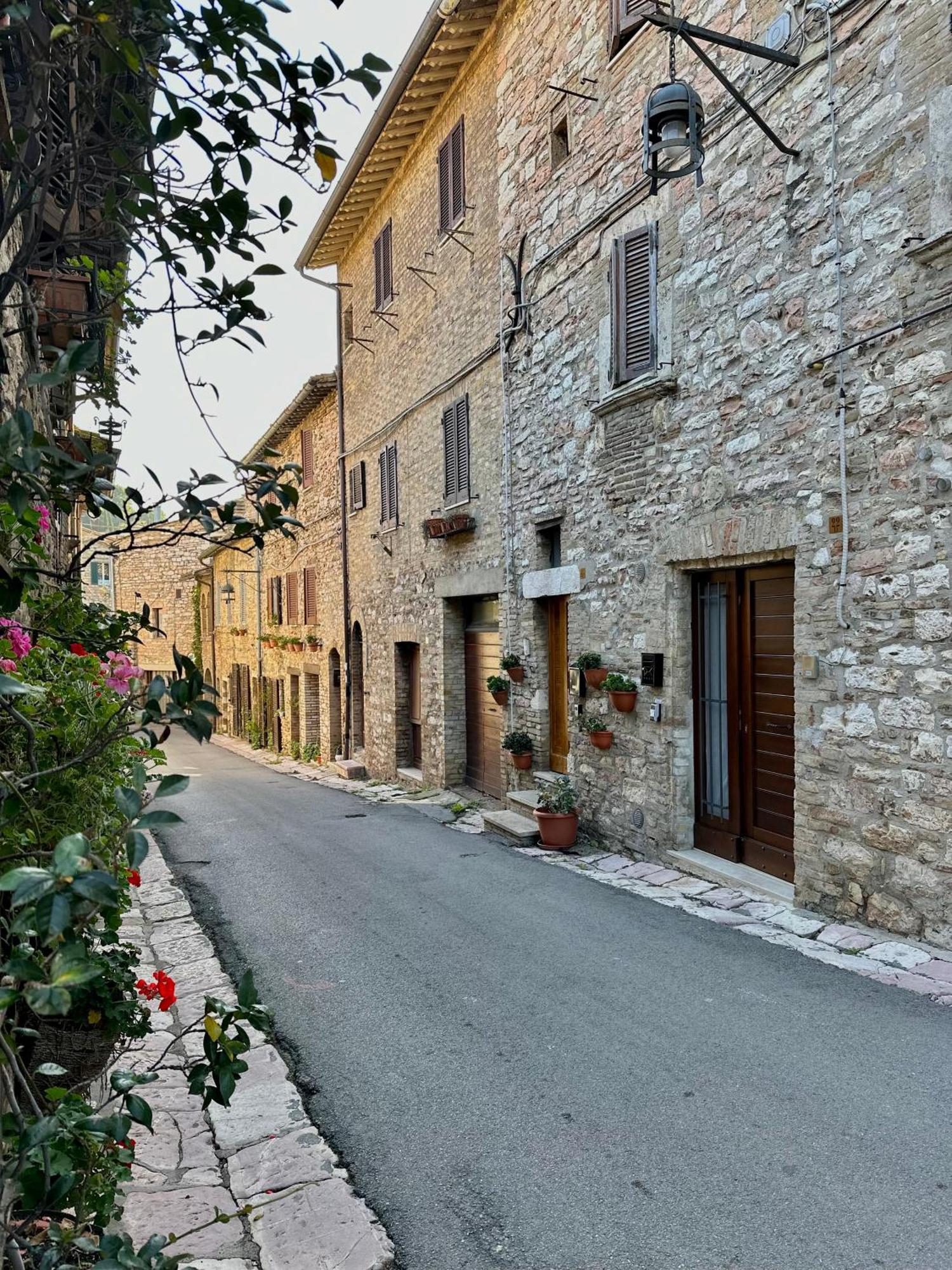 La Perla Di Tamara-Assisi Blu Apartment Bagian luar foto